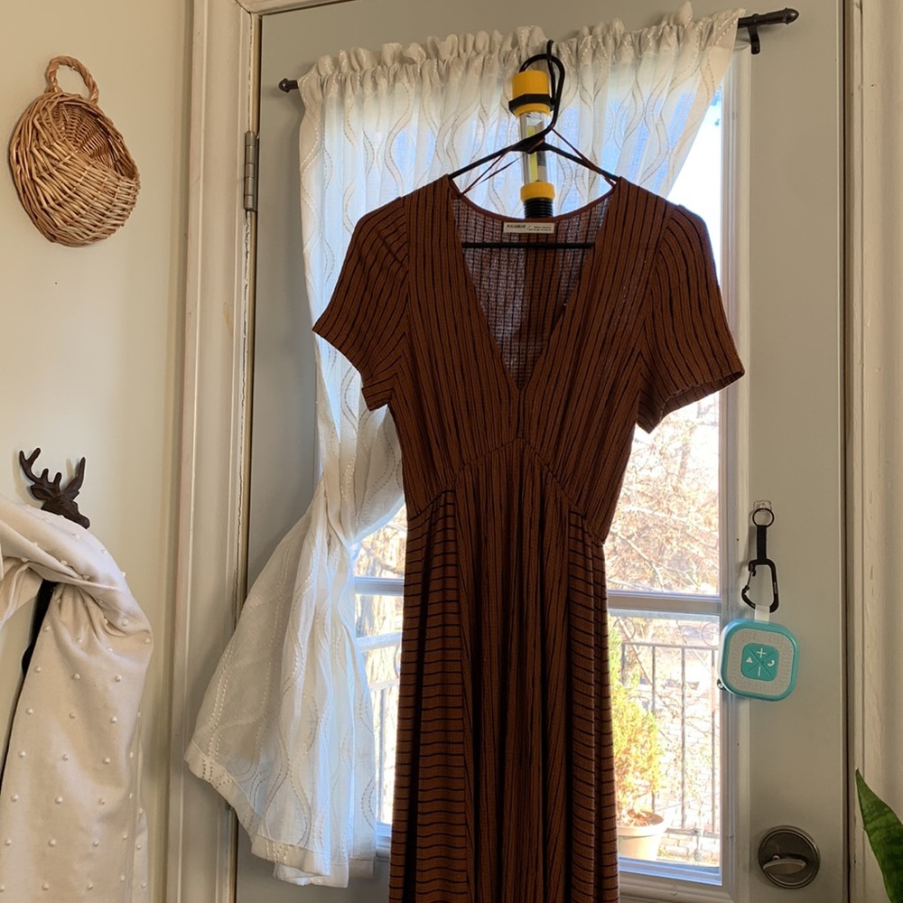 XS pull and bear full length maxi dress. Pretty rust color.